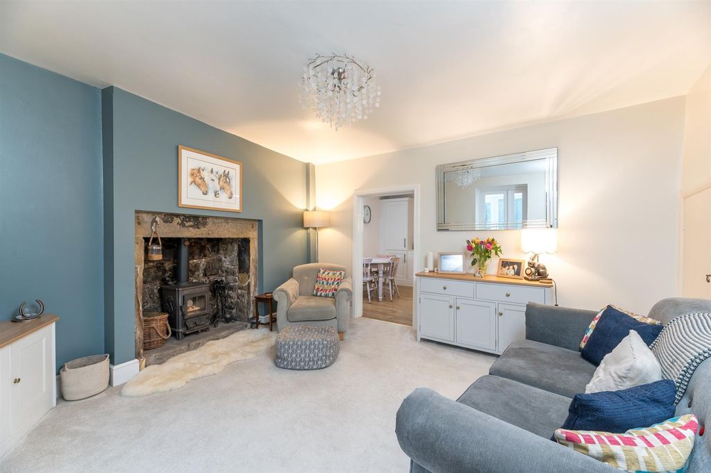 Property photo 3 of 28 Sitting Room