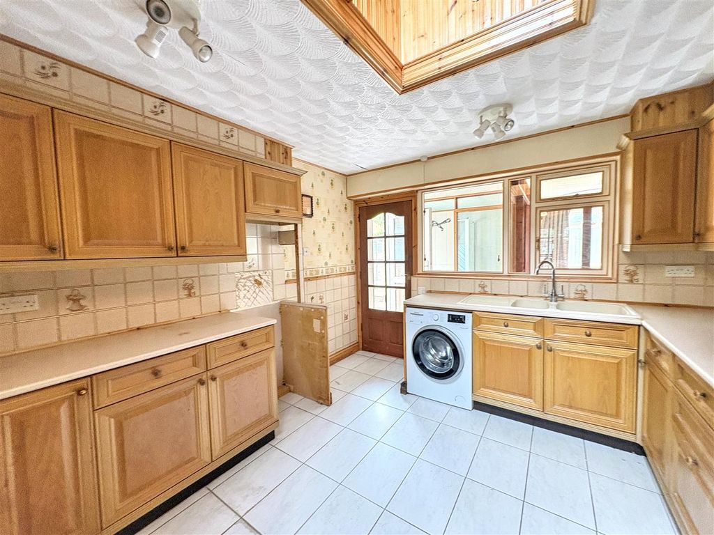 Property photo 3 of 17 20260707171309_20260707-Interior-15-Xicodd7Qyao3Ij