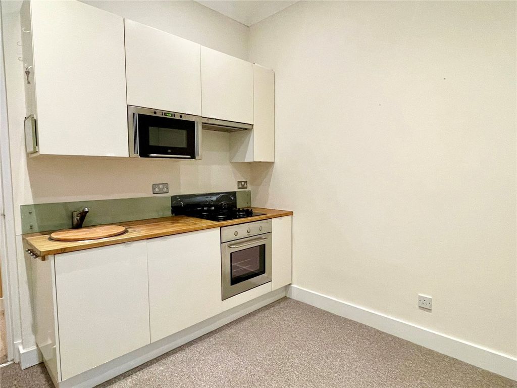 Property photo 2 of 14 Picture No. 11