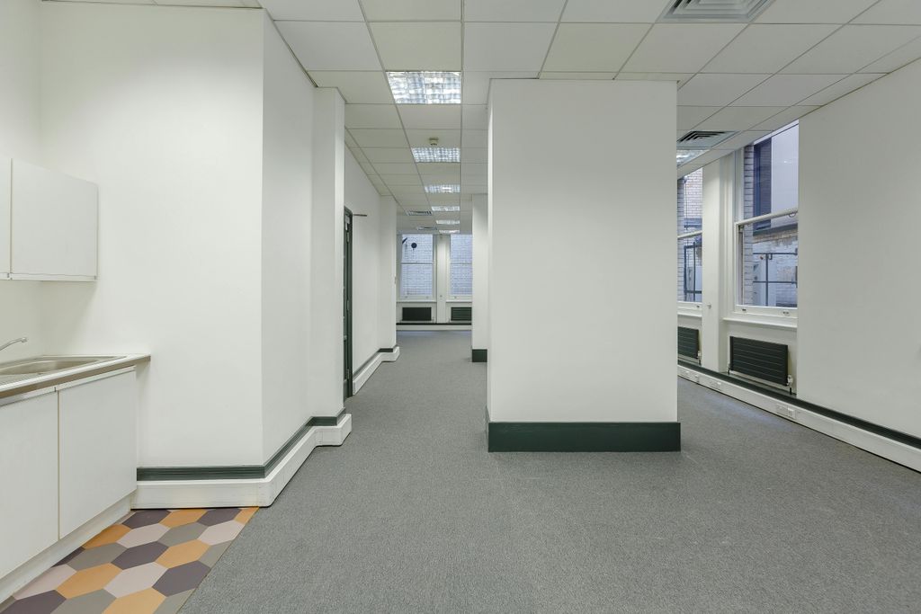 Property photo 3 of 16 8392524Interior12.Jpg