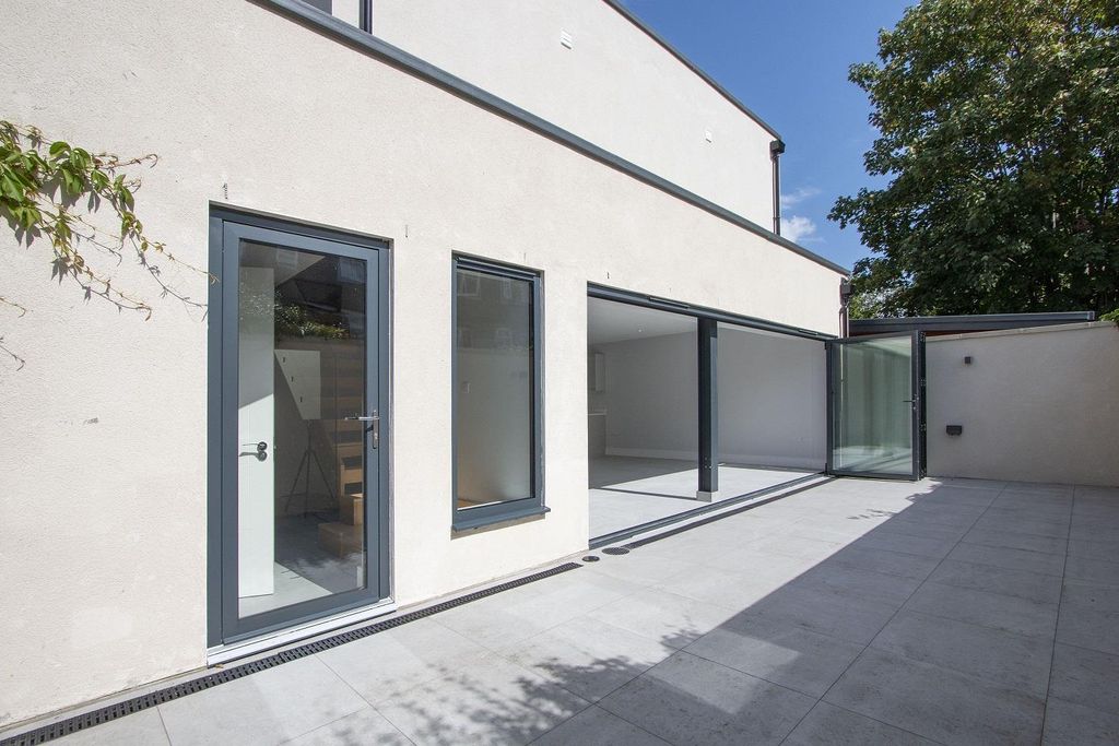 Property photo 2 of 20 4A Cavendish Road, Colliers Wood External 3.Jpg