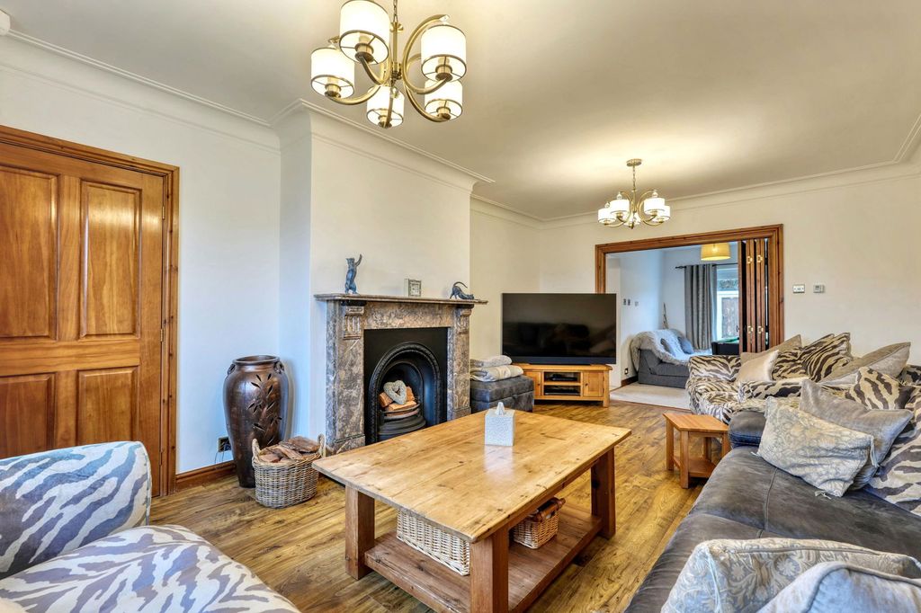 Property photo 2 of 32