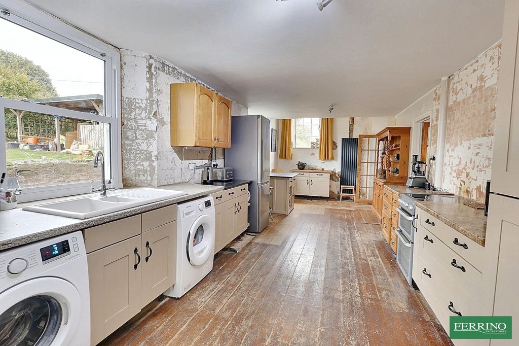 Property photo 3 of 31 Kitchen Breakfast Room
