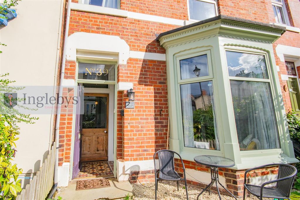 Property photo 2 of 29