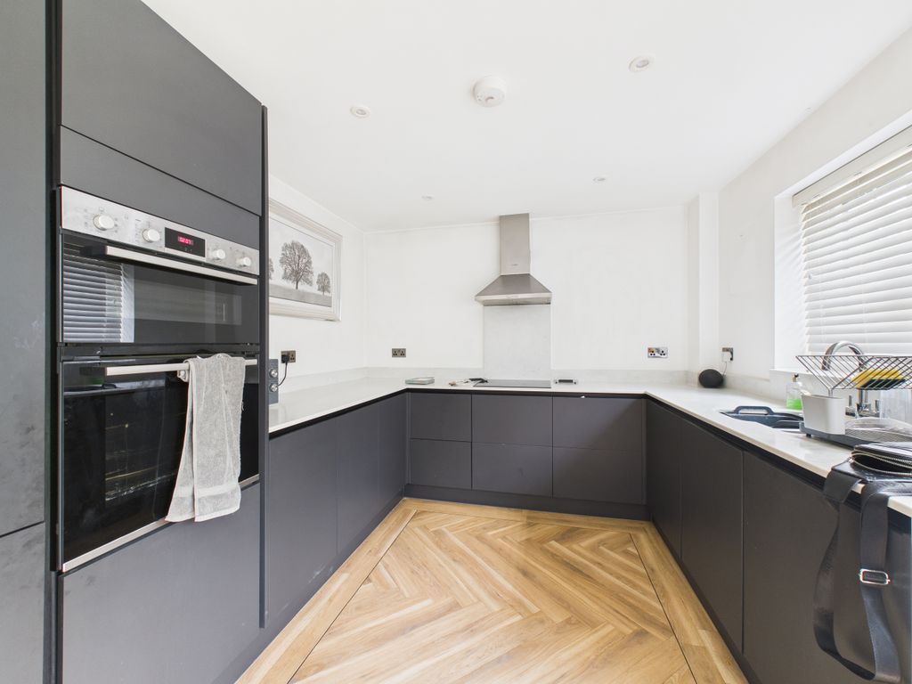 Property photo 2 of 12 Cam01984G0-Pr0546-Still006