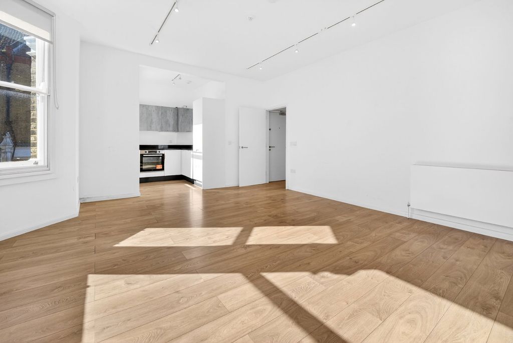 Property photo 3 of 16 Picture No. 12