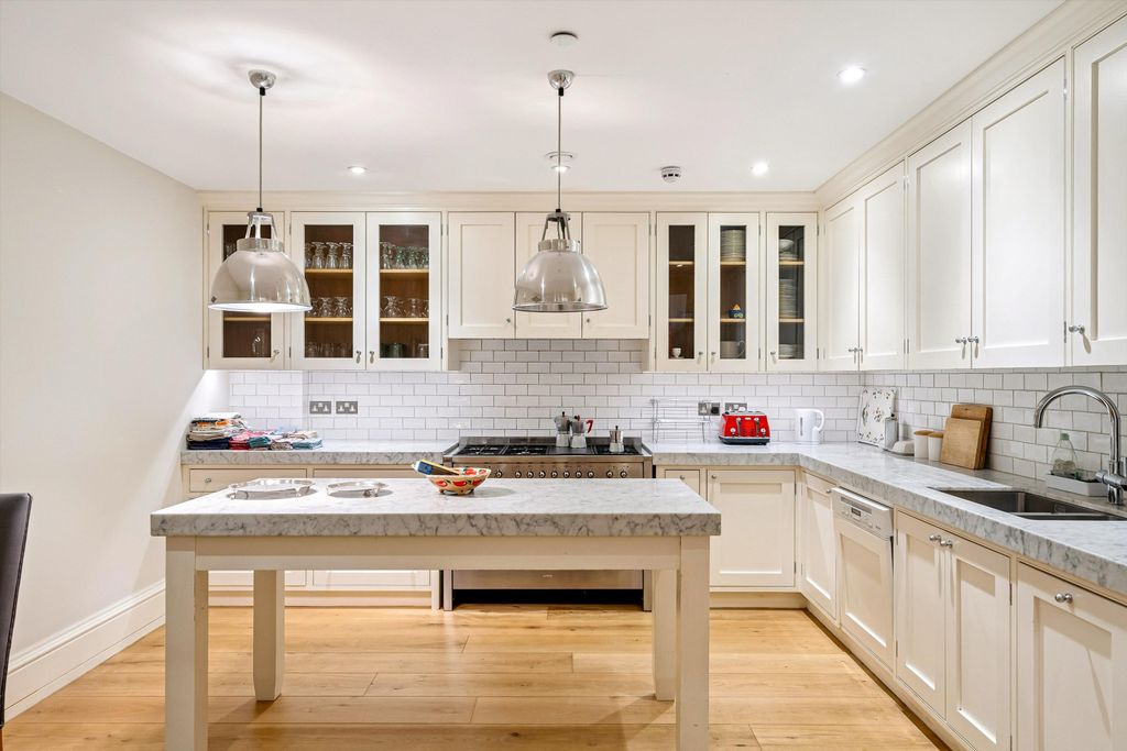 Property photo 3 of 18 Image