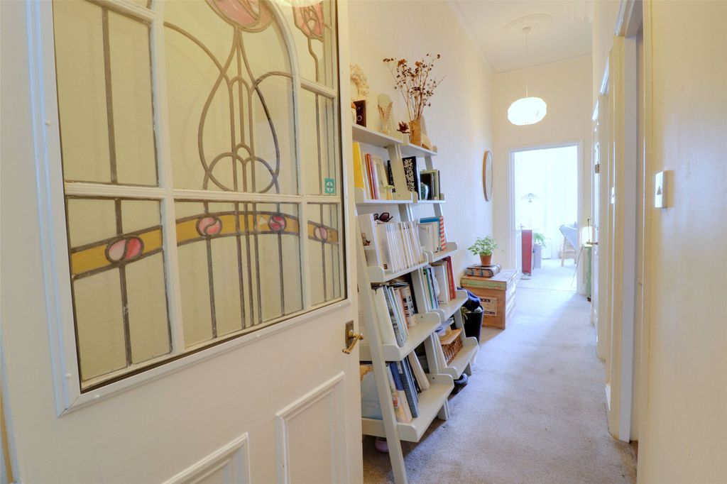 Property photo 2 of 9 Picture No. 12