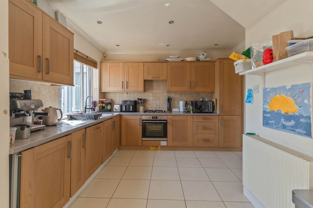 Property photo 2 of 37
