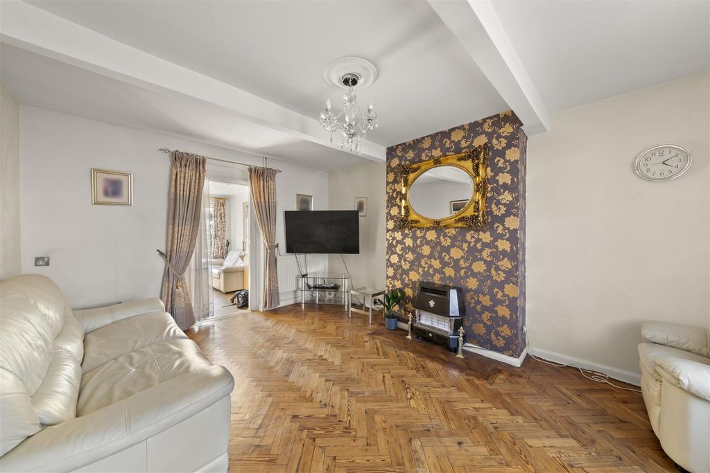 Property photo 2 of 13