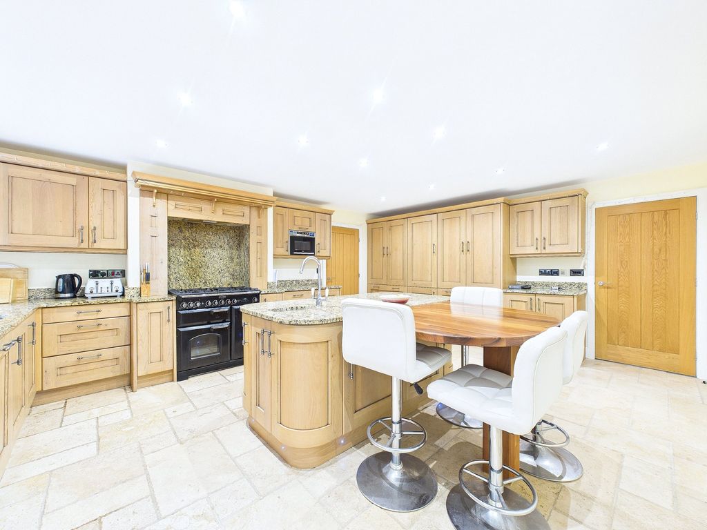 Property photo 3 of 39 Breakfasting Kitchen