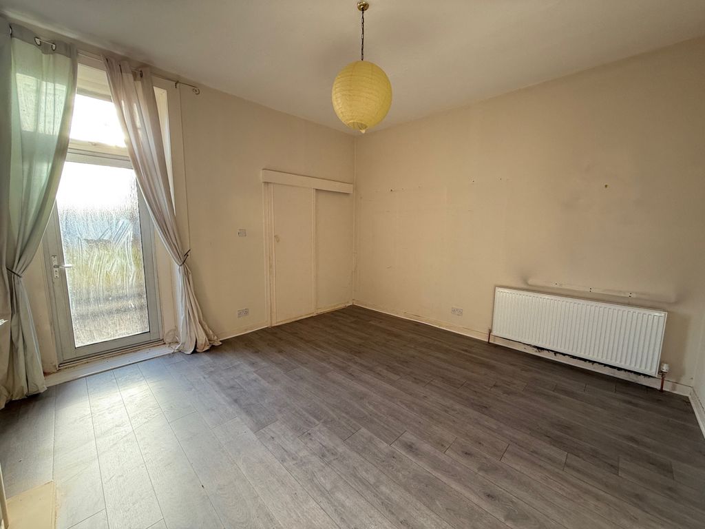 Property photo 3 of 7 Gallery