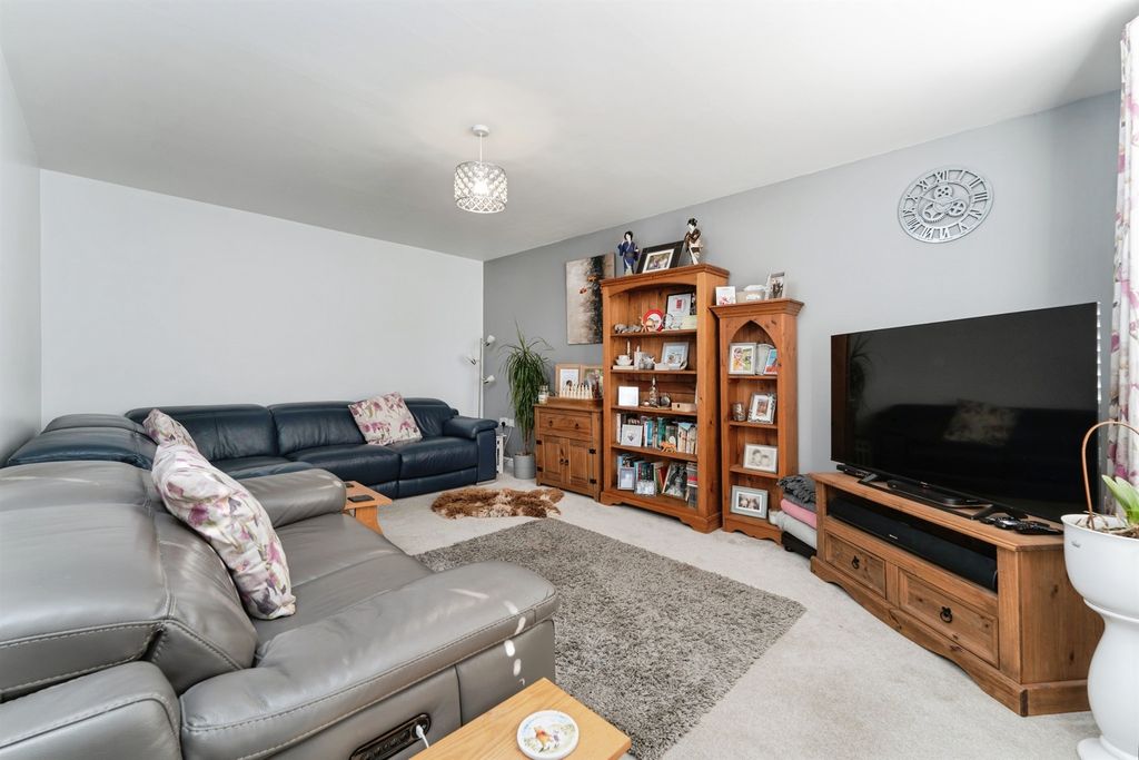 Property photo 3 of 26