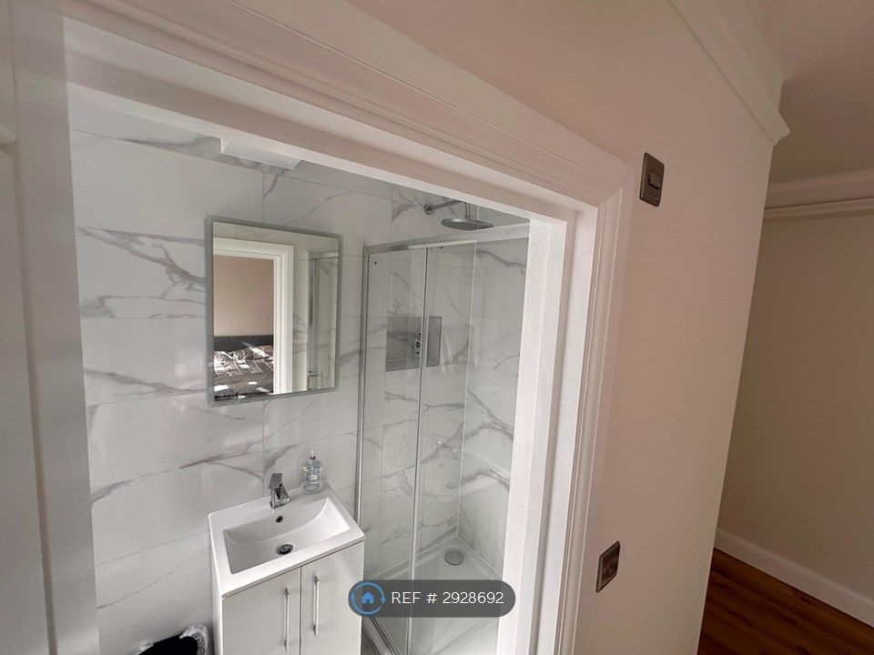 Property photo 3 of 13 Ensuite