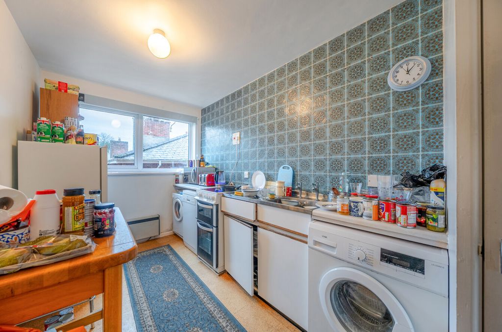 Property photo 3 of 9 1382232-26-693818...