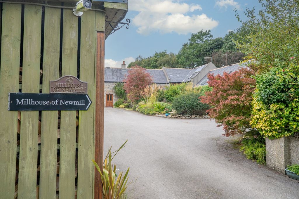 Property photo 1 of 59 Entrance