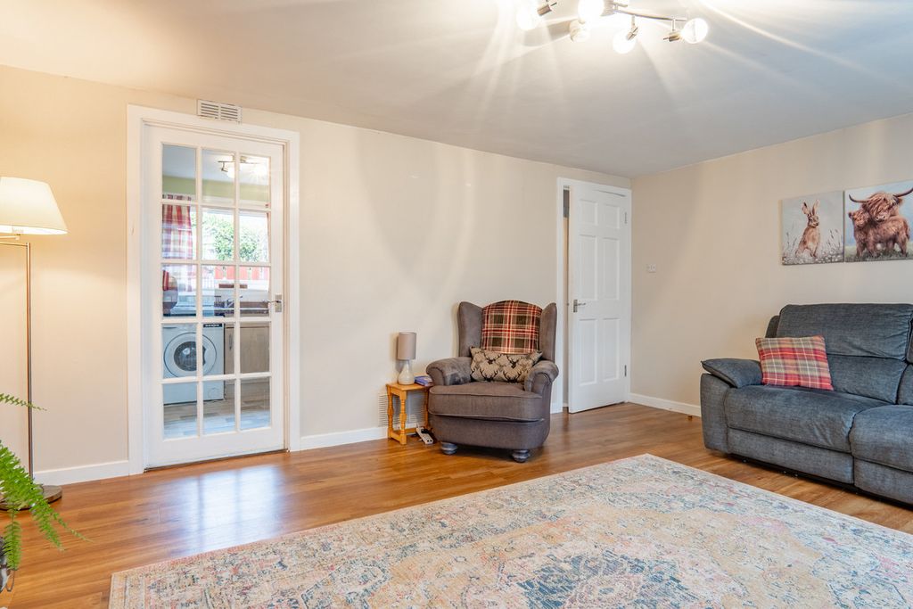 Property photo 3 of 27