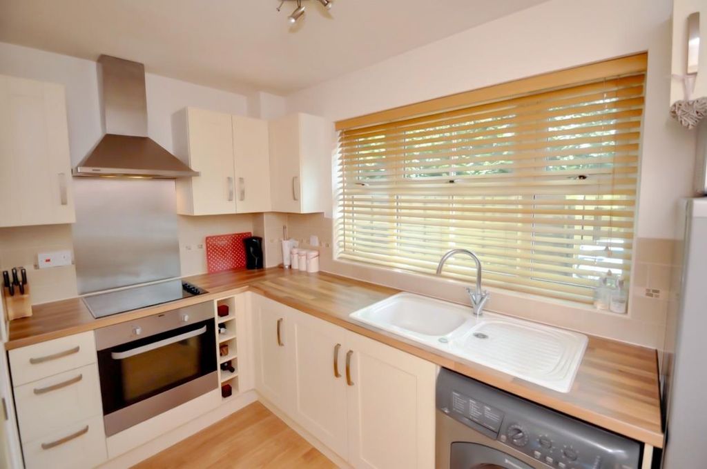 Property photo 2 of 8 Kitchen.Jpg