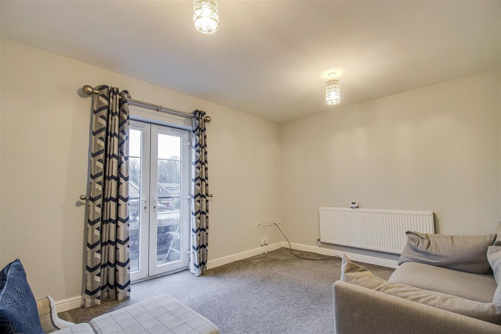 Property photo 3 of 10 Living Room