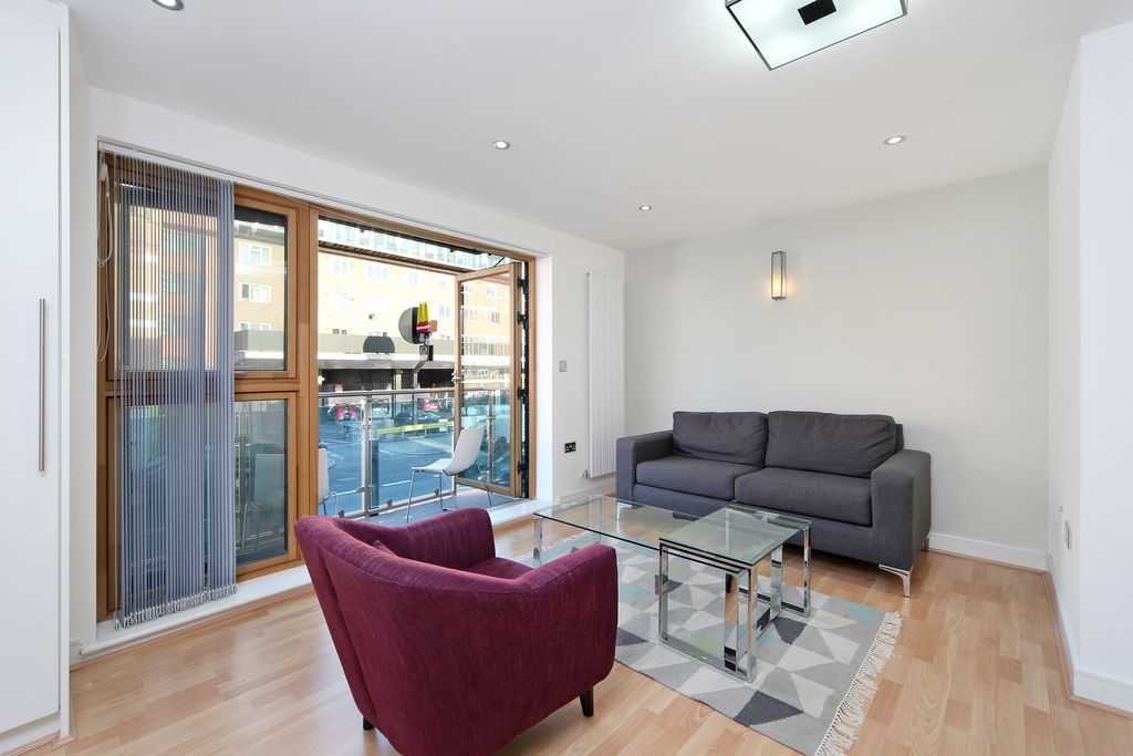 Property photo 1 of 8 Lounge
