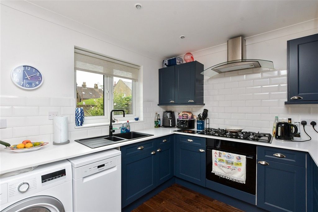 Property photo 3 of 17 Kitchen