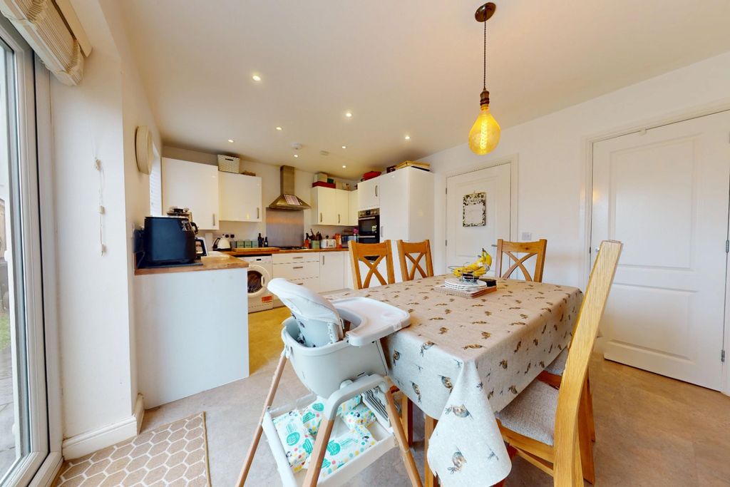 Property photo 2 of 27 4875632