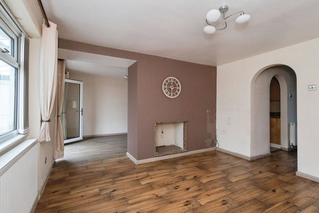 Property photo 3 of 27 Pbox-Img.Jpg