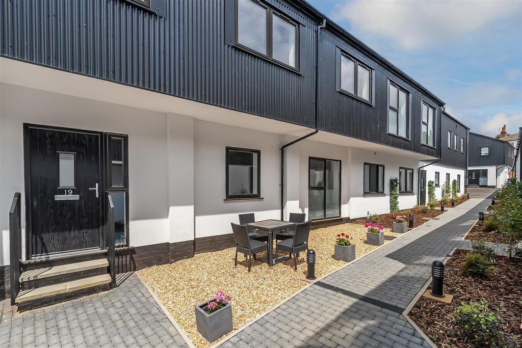 Property photo 1 of 7 External Shot.Jpg