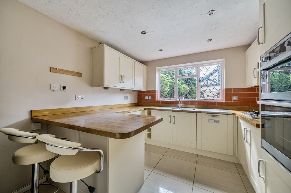 Property photo 2 of 17 1359349-22-68d3c8...