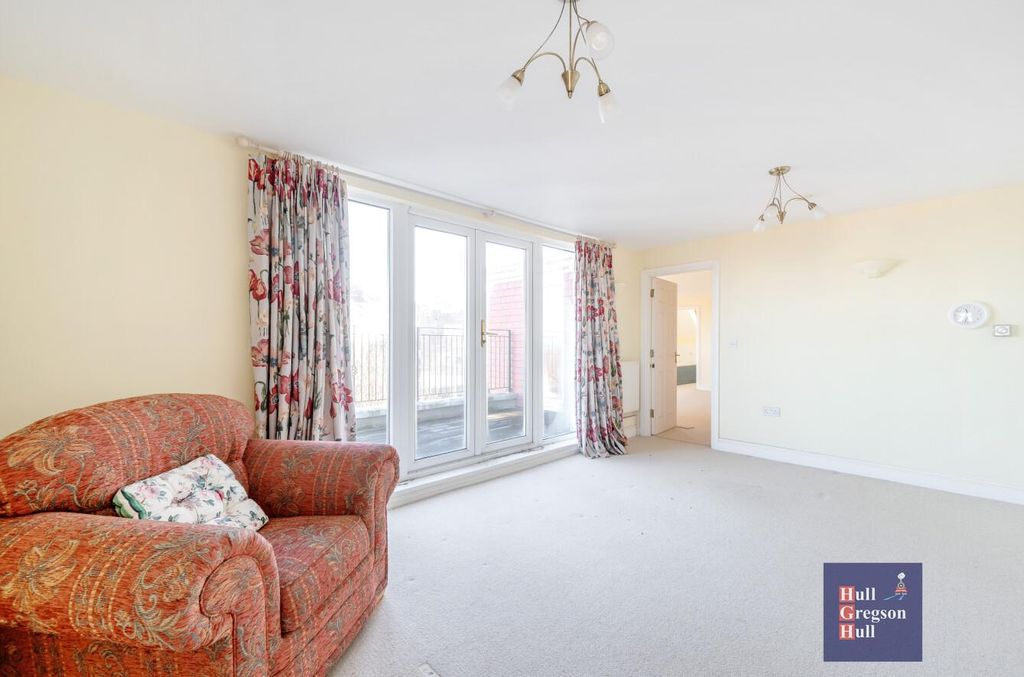Property photo 2 of 21 8A331912-573d-48A9-A5Cf-A1d4Ddeac329.Jpg