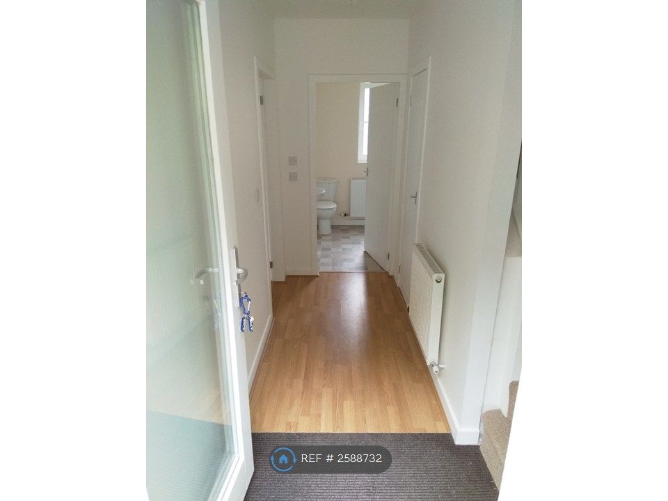 Property photo 2 of 10 Hallway Forward
