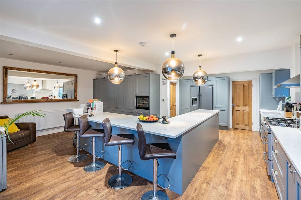 Property photo 3 of 26