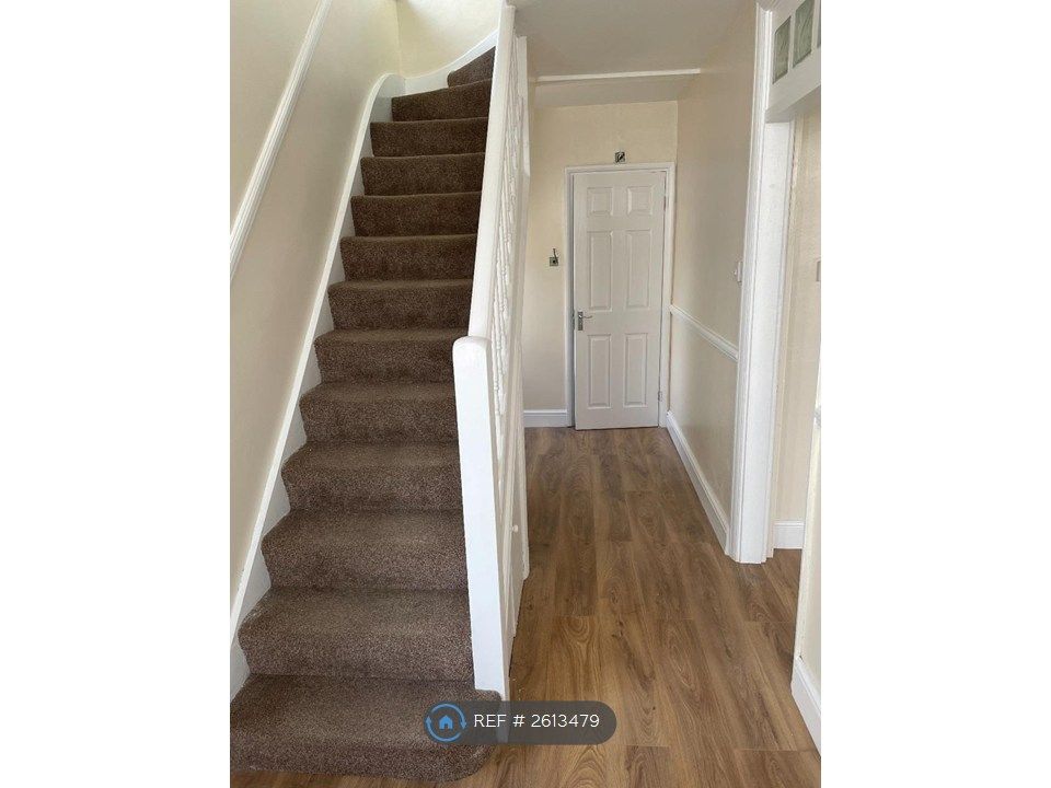 Property photo 3 of 21 Hallway