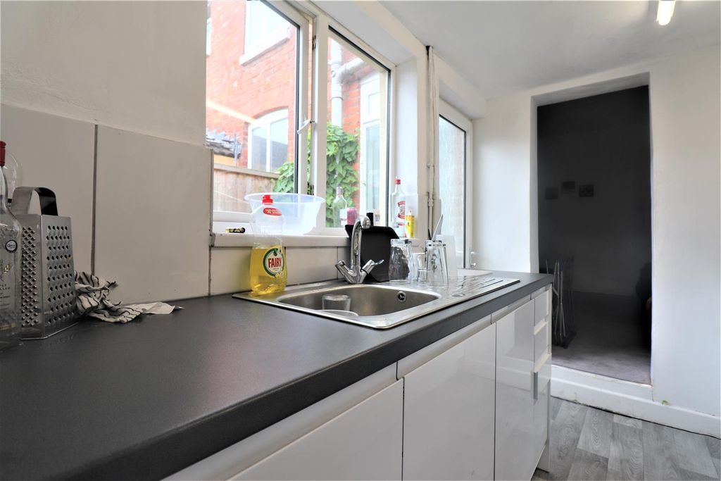 Property photo 2 of 10 Kitchen