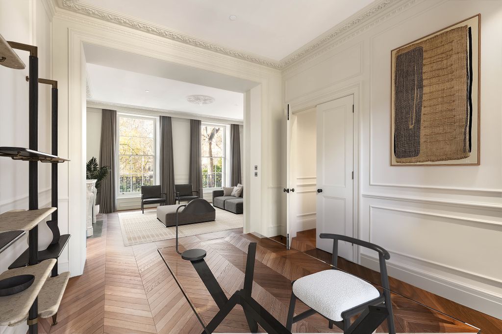 Property photo 3 of 18 E (5)