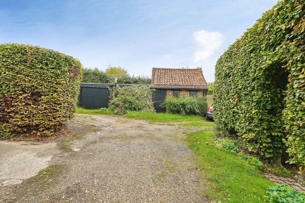 Property photo 3 of 32 Pbox-Img.Jpg