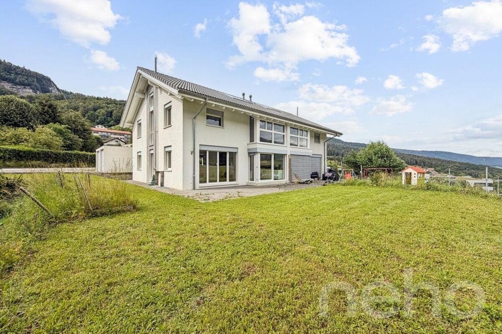 Property photo 1 of 12