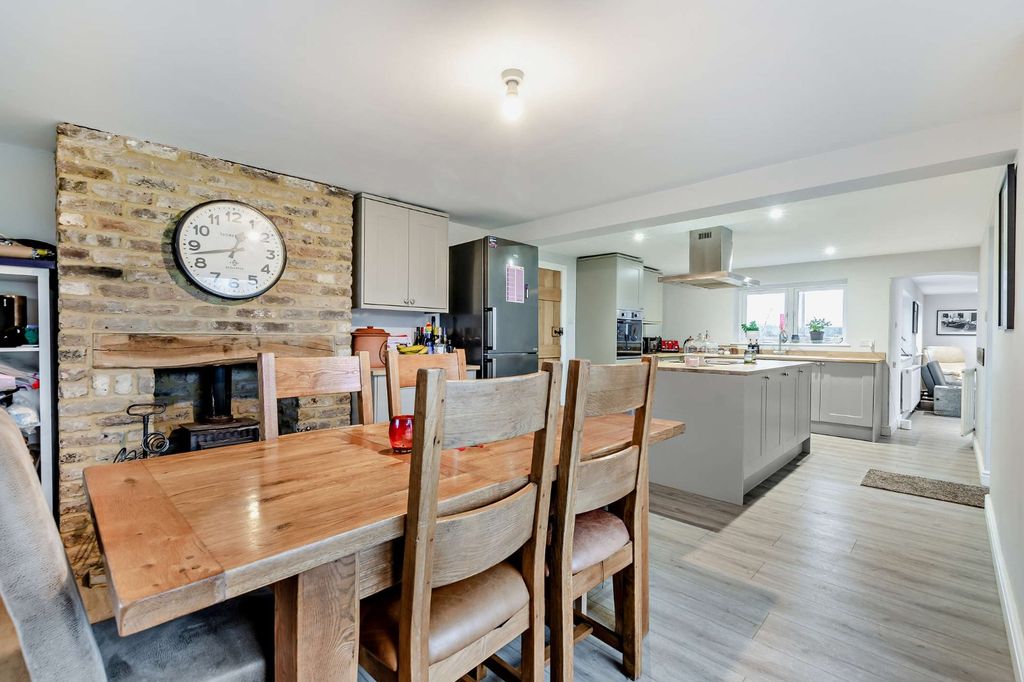 Property photo 2 of 16 Picture No. 17