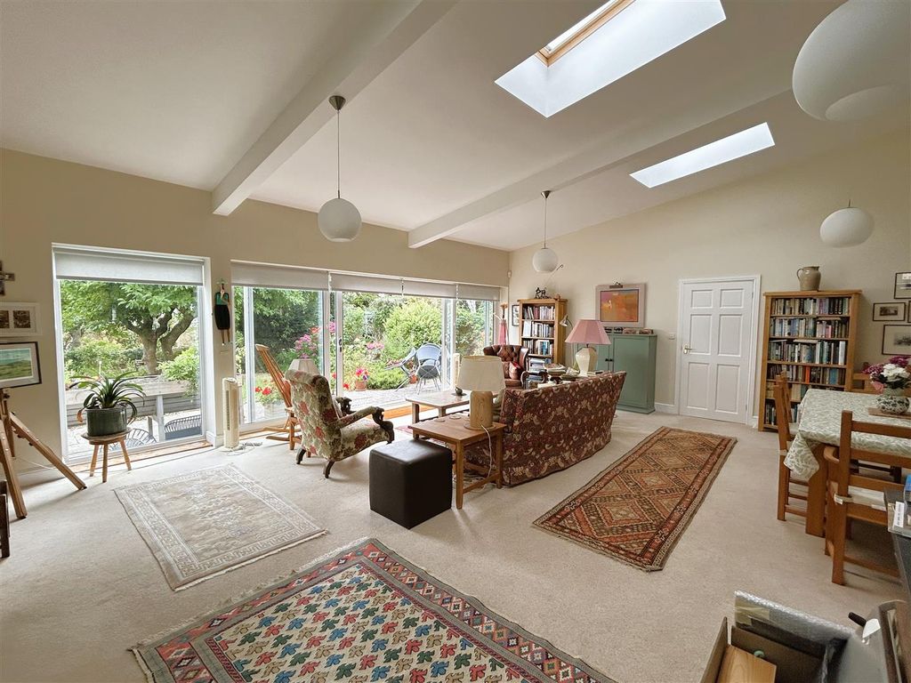 Property photo 2 of 19
