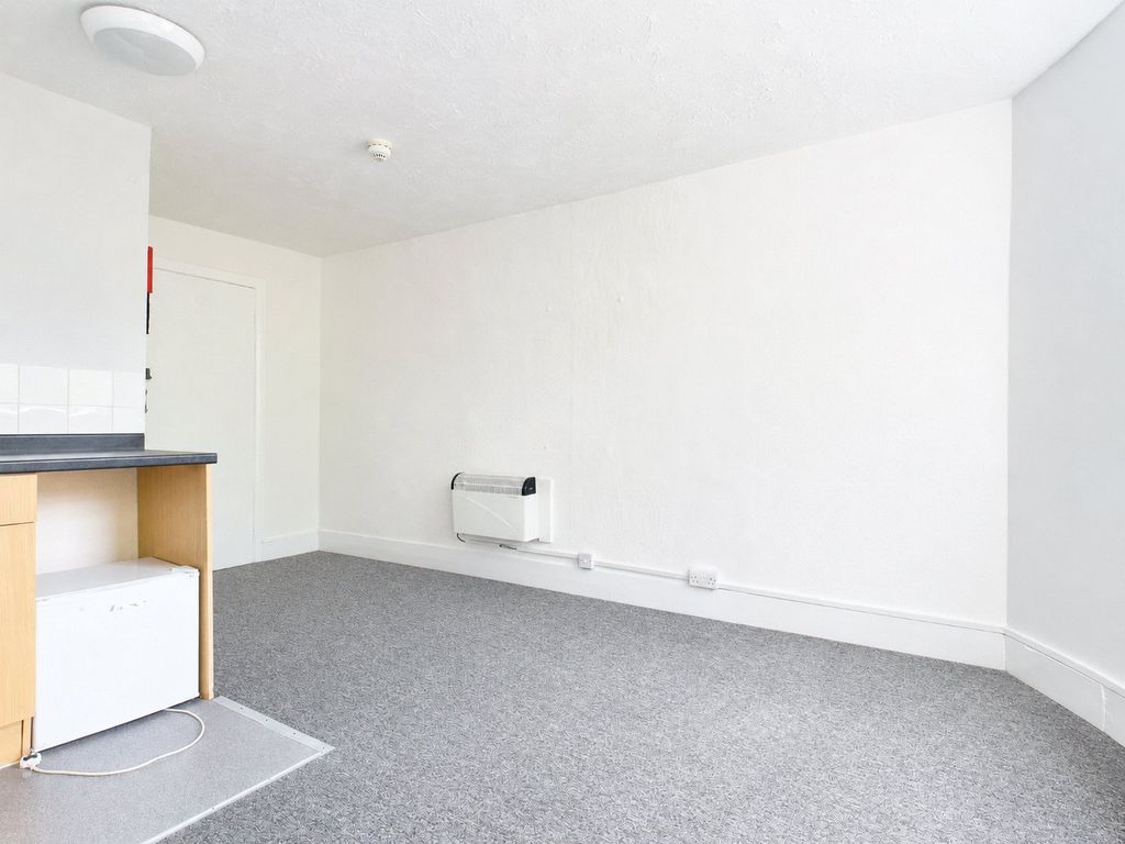 Property photo 3 of 5 Studio