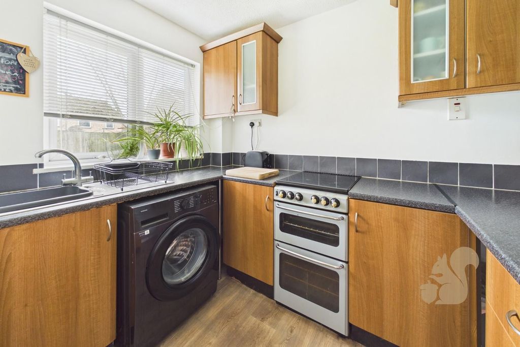 Property photo 3 of 17 Kitchen