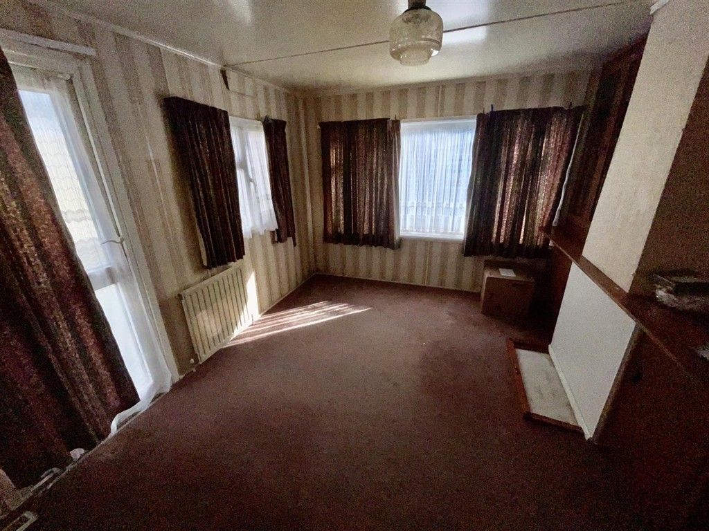 Property photo 3 of 6 Lounge