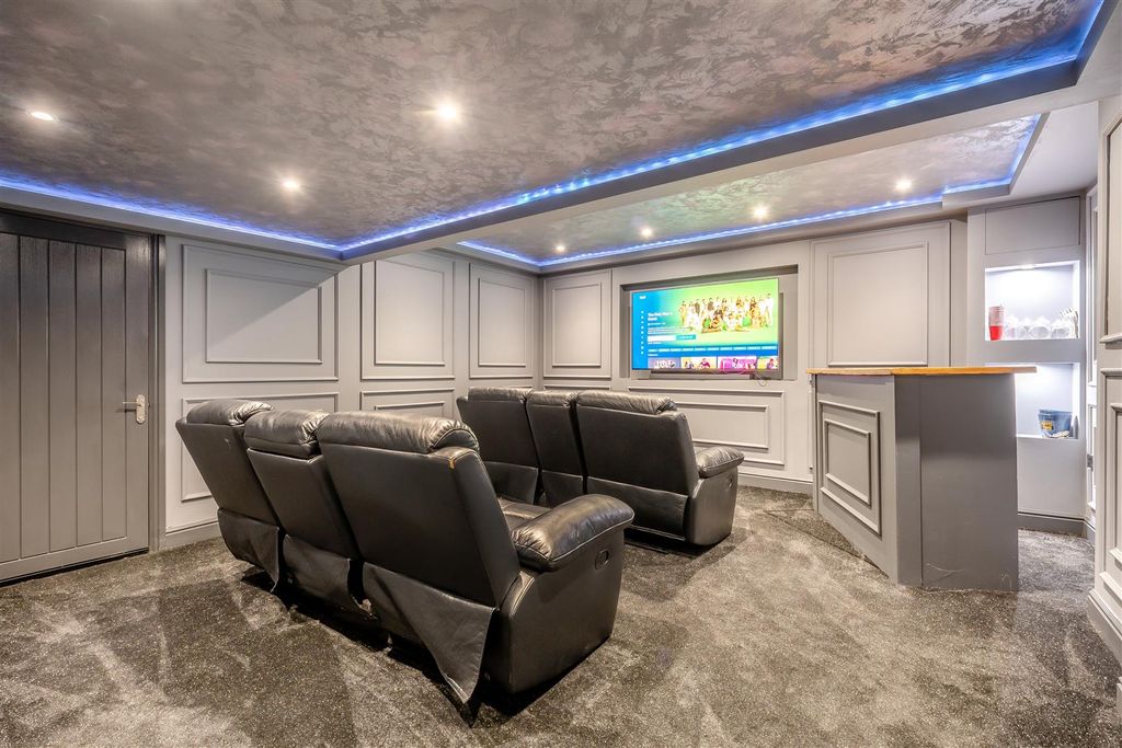 Property photo 3 of 37 8656787-Interior26.Jpg