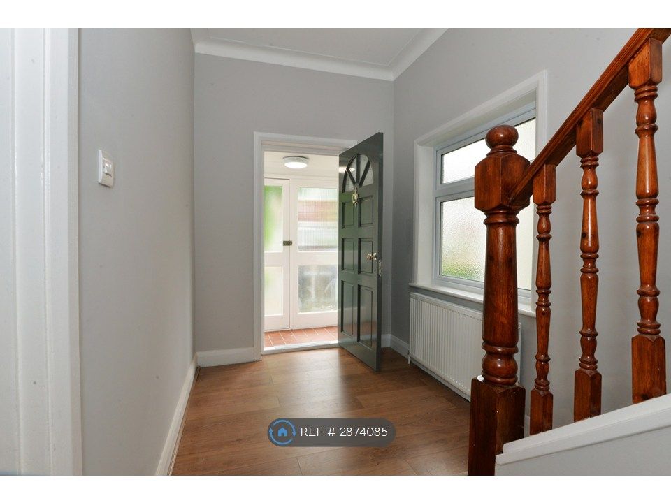 Property photo 3 of 24 Entrance Hall