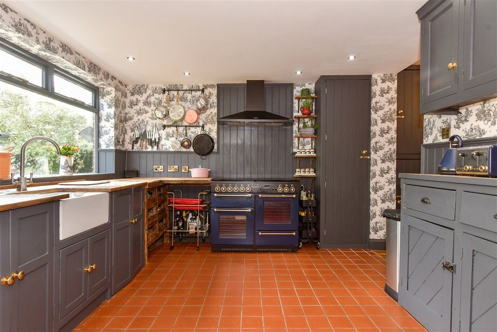 Property photo 3 of 13 Kitchen