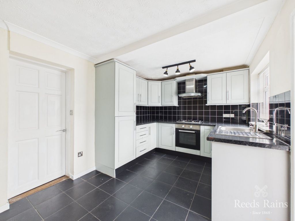Property photo 2 of 20 Dining Kitchen