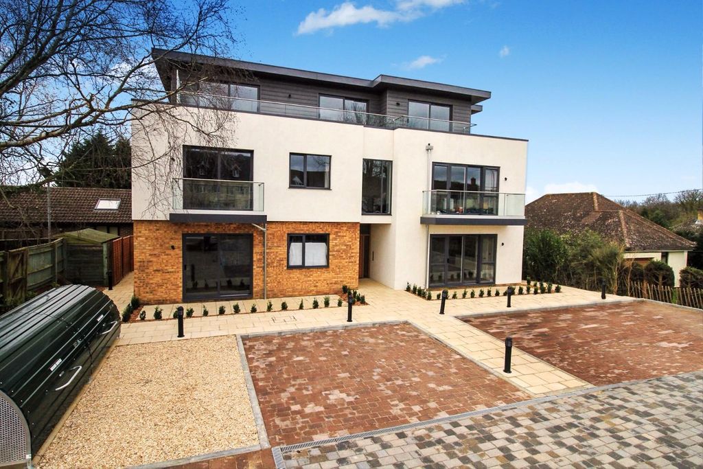 Property photo 1 of 12 Chawley Court.Jpg