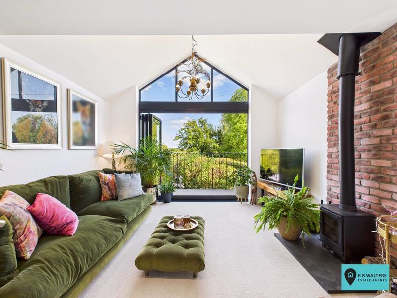 Property photo 3 of 18 Living Room/Bedroom