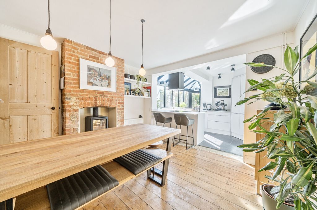 Property photo 2 of 20 63d72826-9396-4c4...