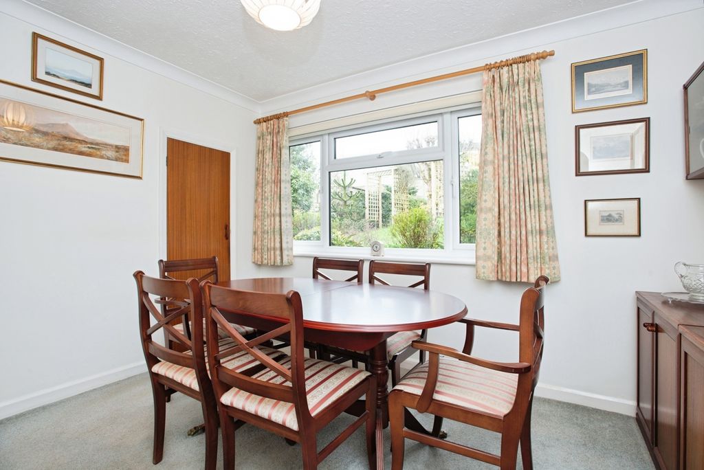 Property photo 3 of 21 Dining Room